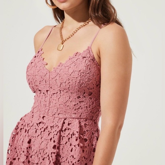 Astr Midi Dress Mauve Pink |Size Small| Lace Overlay | Wedding Guest Dress - Picture 3 of 8